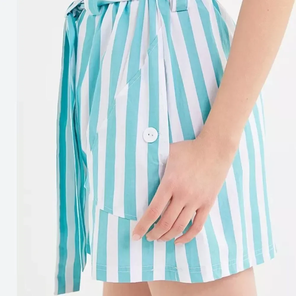 Urban Outfitters Tiffany Belted Paperbag Mini Skirt in Size Large - Picture 3 of 10